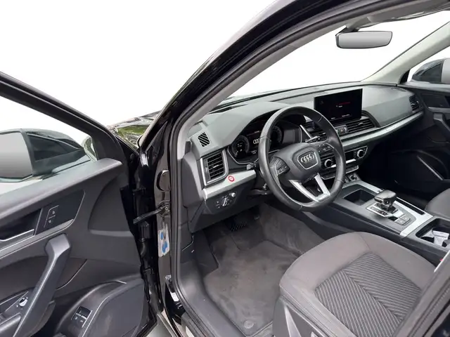 Audi Q5 view 13