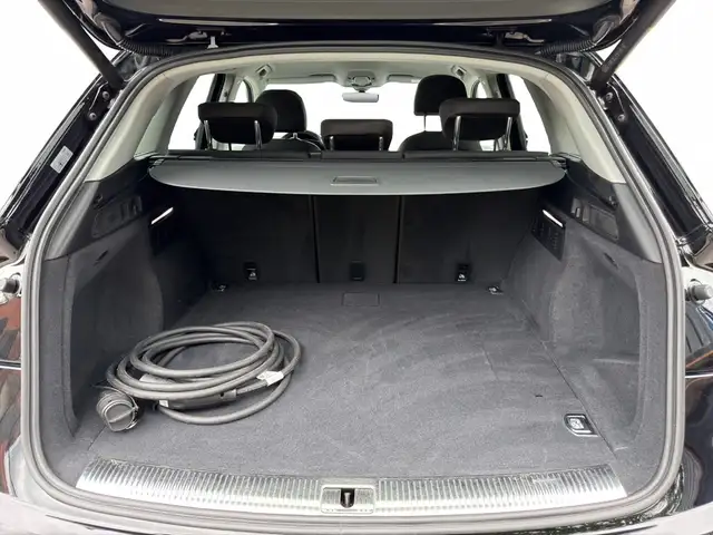 Audi Q5 view 11
