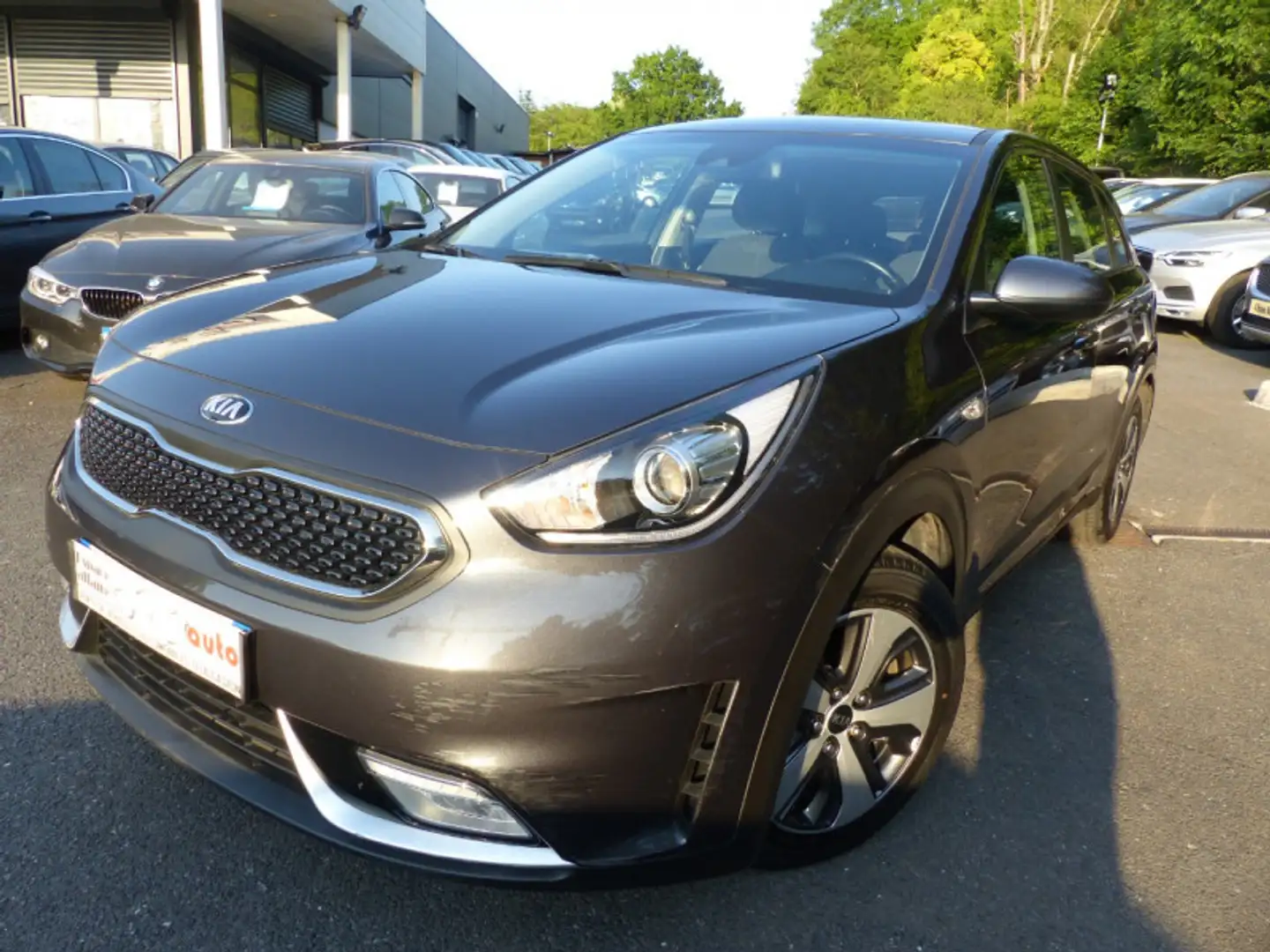 Kia Niro 1.6 GDI 105CH ISG + ELECTRIQUE 43.5CH ACTIVE BUSIN Gris - 1