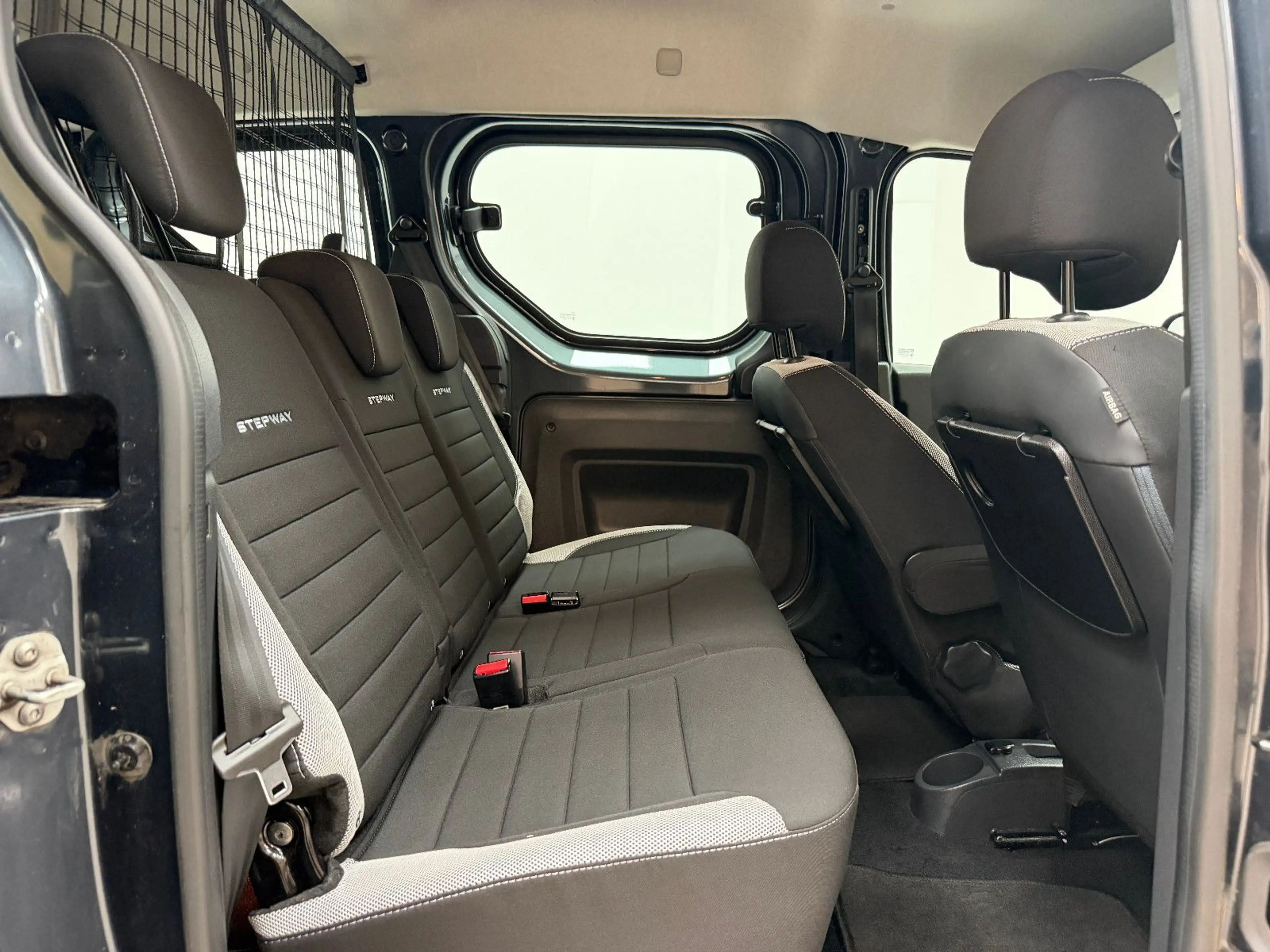Dacia Dokker Stepway Plus TEMPOMAT / KAMERA / NAVI — photo 15