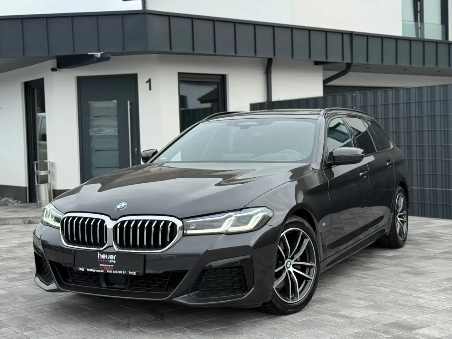 BMW 520 d M Sport/SHADOW/BUSINESS/HEAD-UP/PANO/ Grau - 1