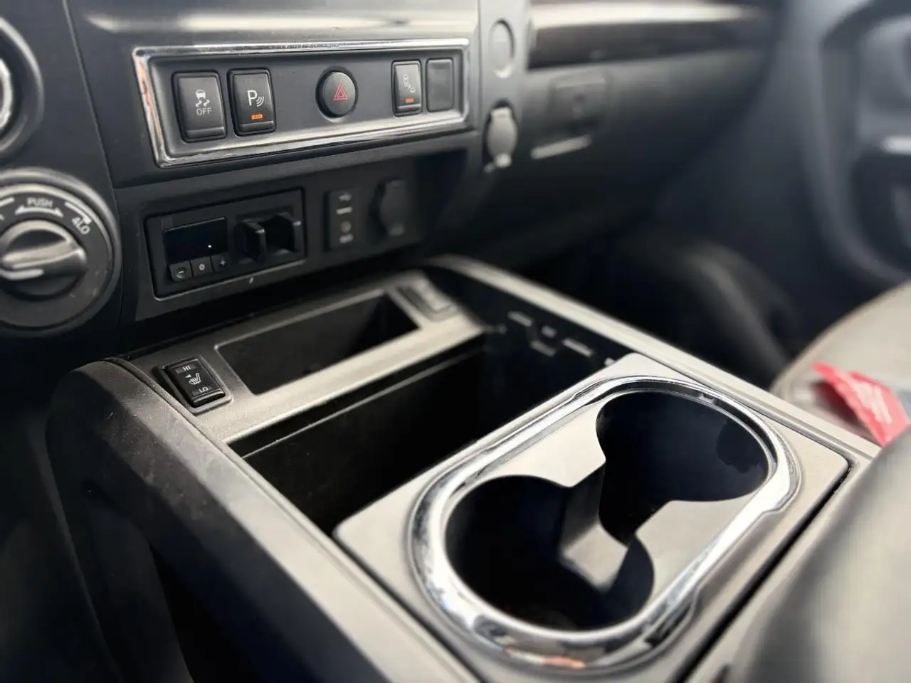 Nissan Titan снимка Nissan Titan