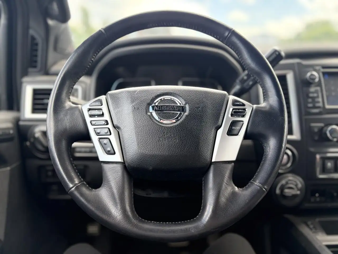 Nissan Titan снимка Nissan Titan