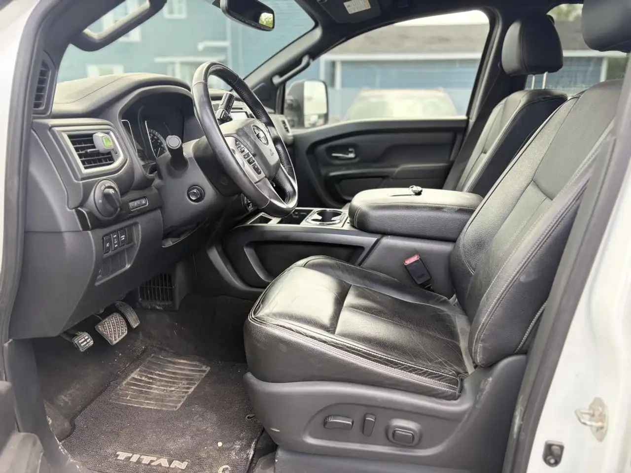 Nissan Titan снимка Nissan Titan