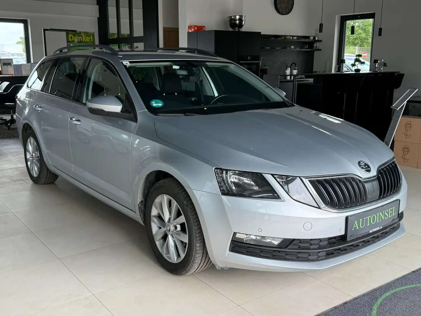 Skoda Octavia Ambition Navi, Tempomat, PDC, SHZG Grau - 2
