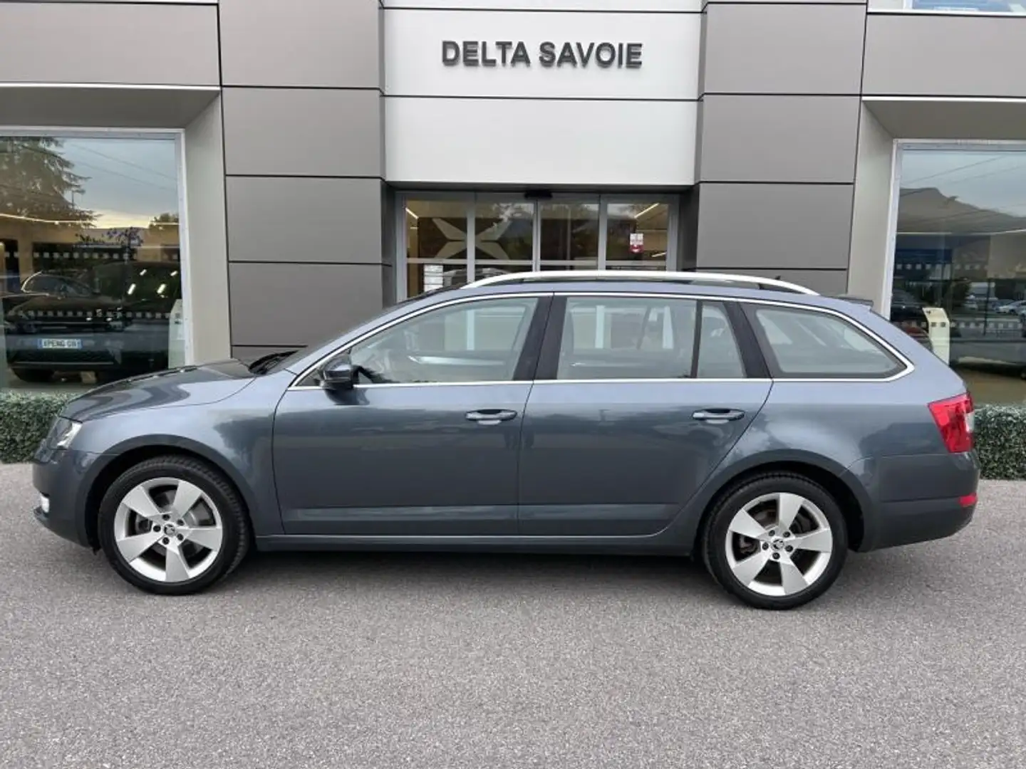 Skoda Octavia 1.8 TSI 180ch Style DSG7 Grau - 2