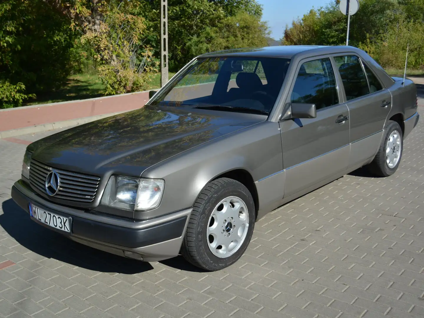 Mercedes-Benz E 320 320 E Сірий - 1