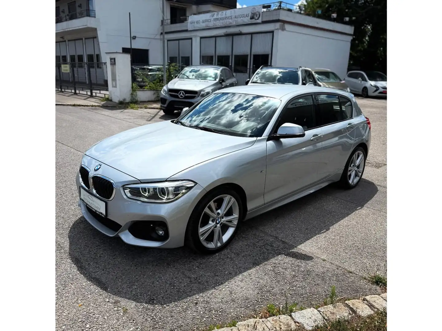 BMW 118 1er M Sport Gris - 1