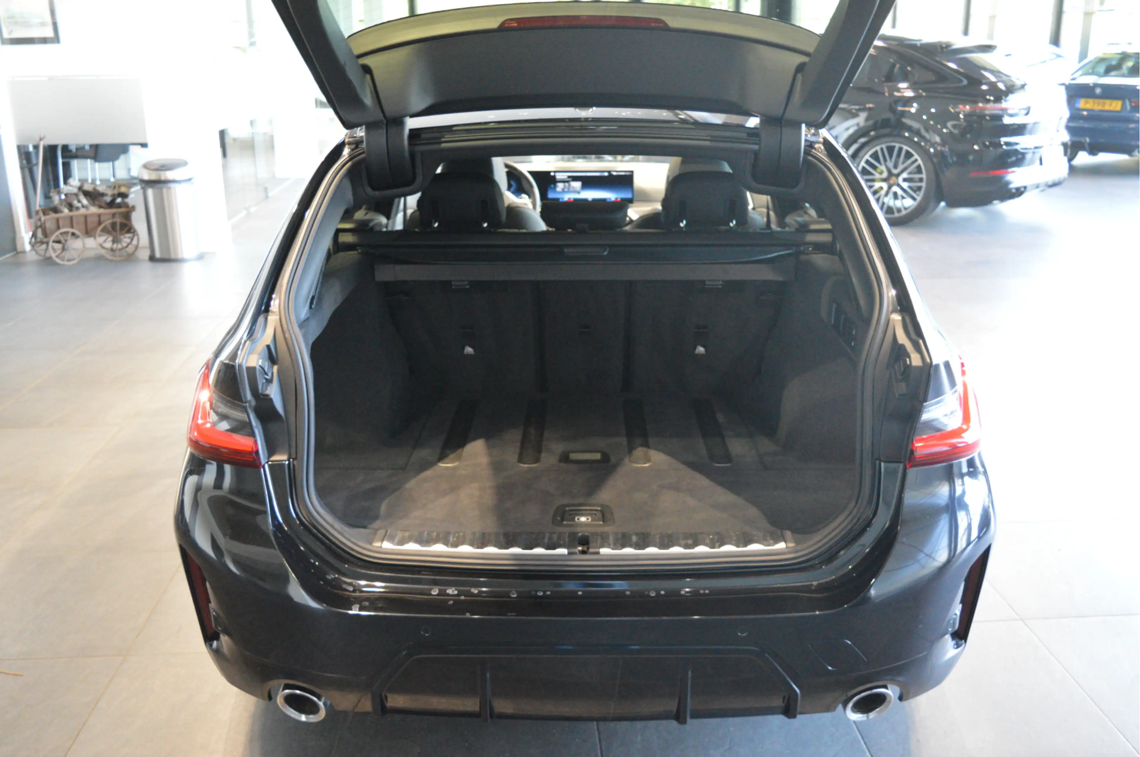 BMW 320 3-serie Touring 320d M-SPORT pano camera led 18 in — photo 8