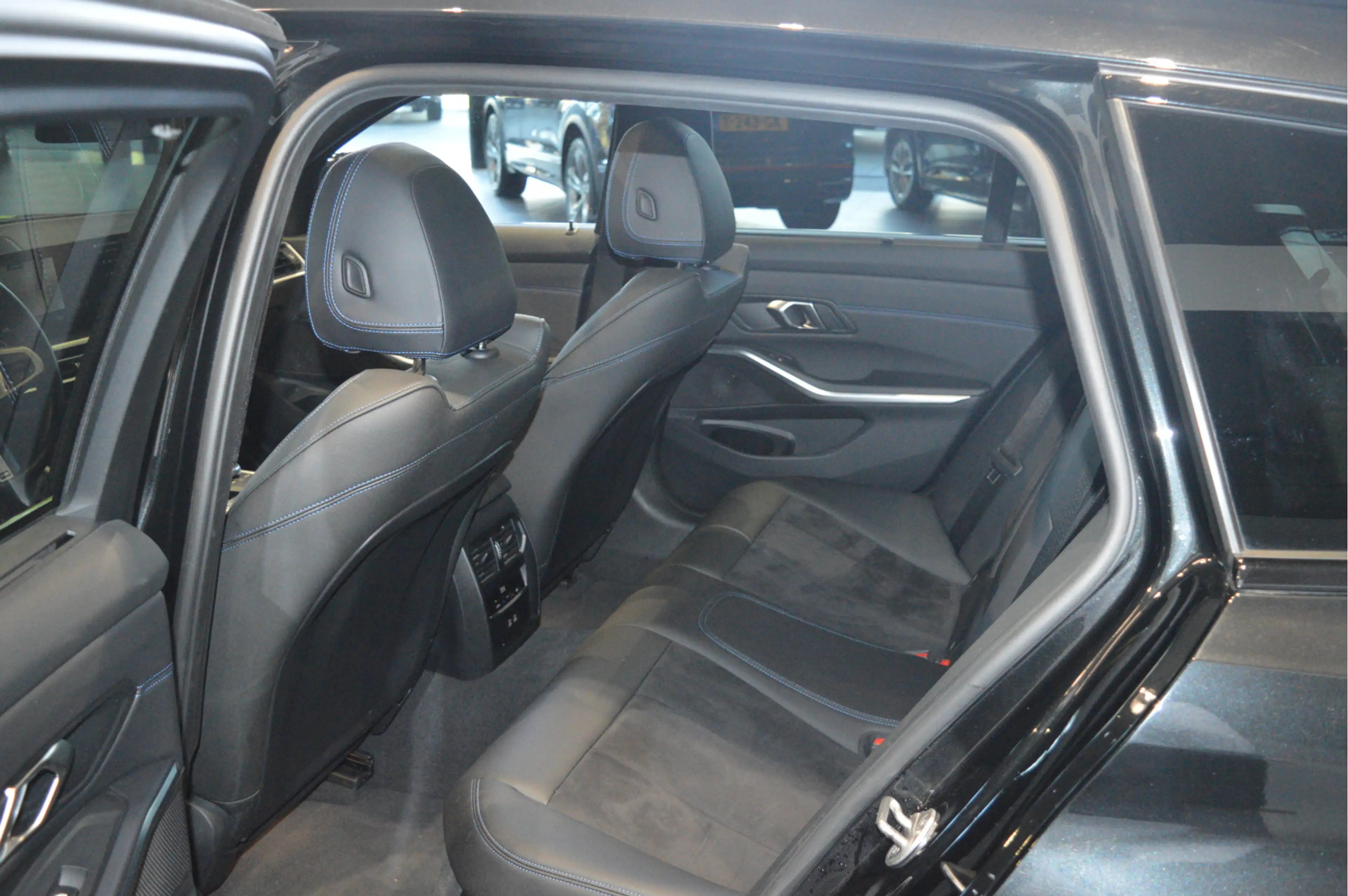 BMW 320 3-serie Touring 320d M-SPORT pano camera led 18 in — photo 22