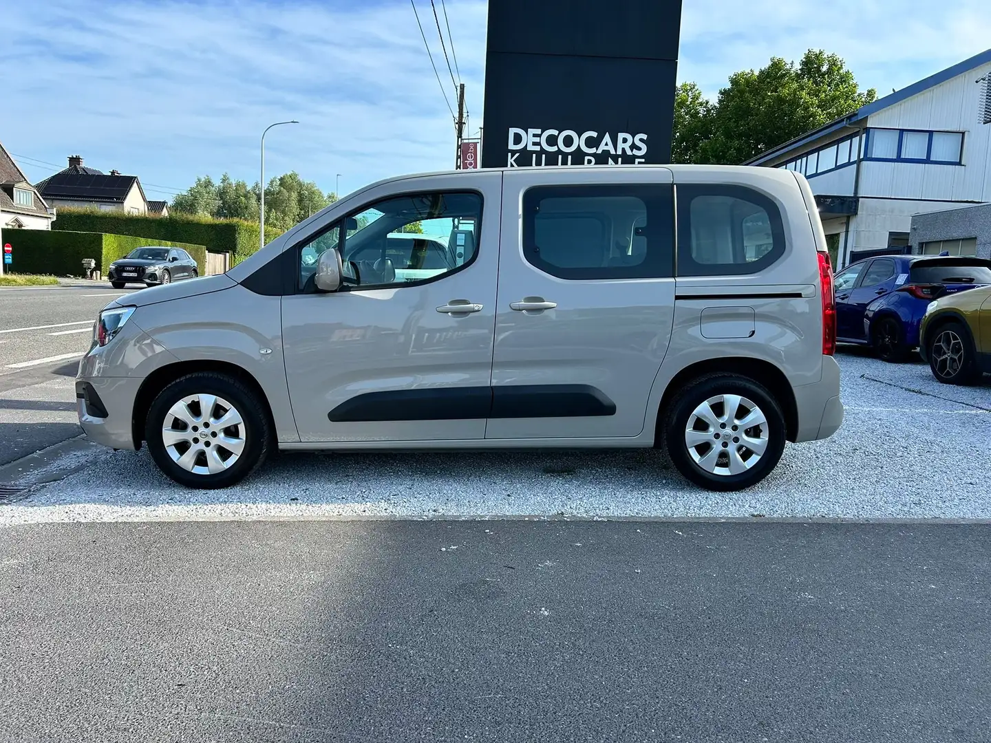 Opel Combo Life 1.2 LIFE/ AutoAirco/ Carplay/ Navi/ Sensoren Beige - 2