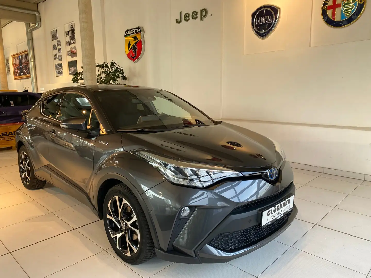 Toyota C-HR 2.0 Hybrid Team D Grau - 2