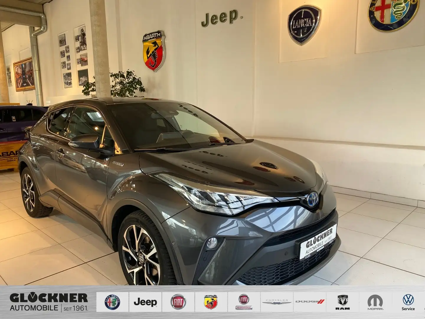 Toyota C-HR 2.0 Hybrid Team D Grau - 1