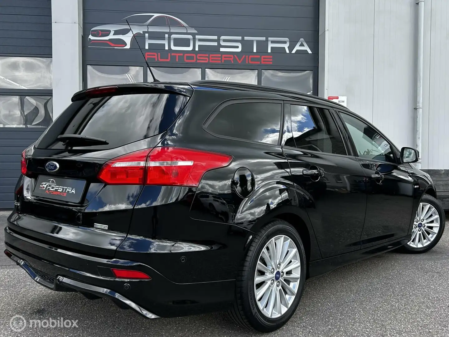 Ford Focus Wagon 1.0 ST-Line Navi Clima CarPlay Orig NL Stoer Noir - 2