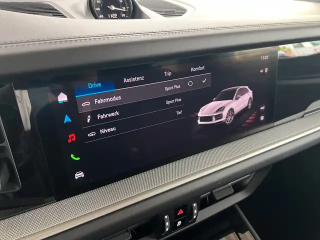 Porsche Cayenne view 11