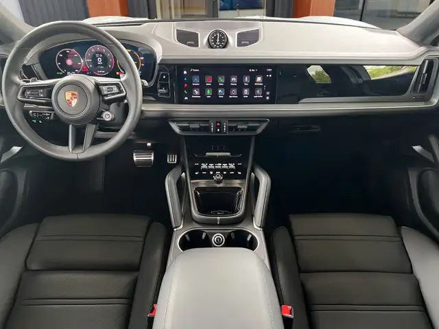 Porsche Cayenne view 7