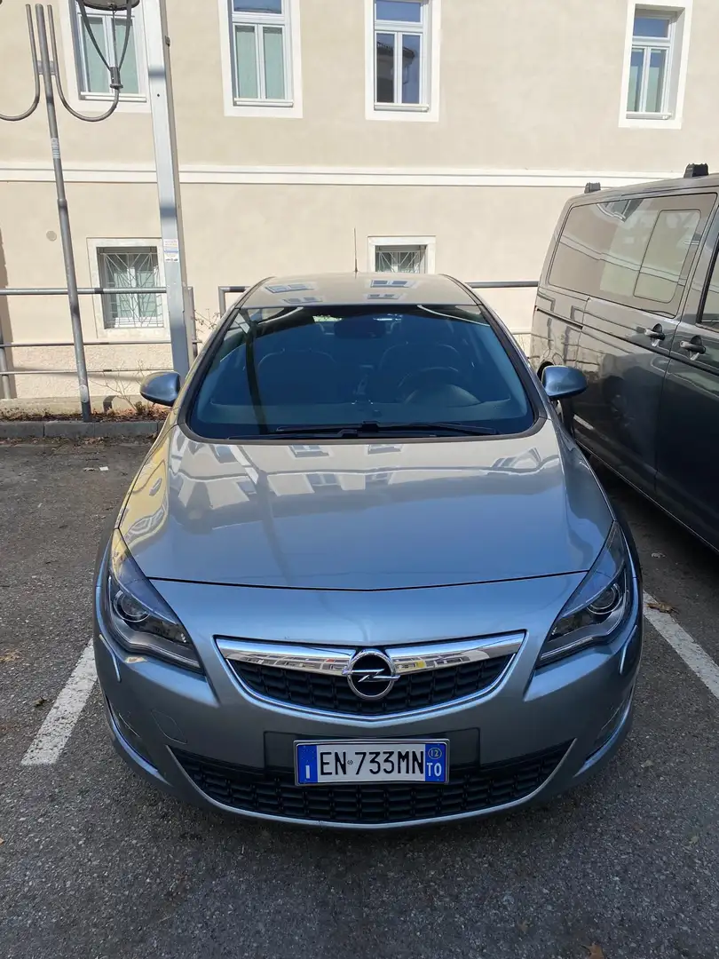 Opel Astra 5p 1.4 t Cosmo Gpl-tech 140cv srebrna - 1
