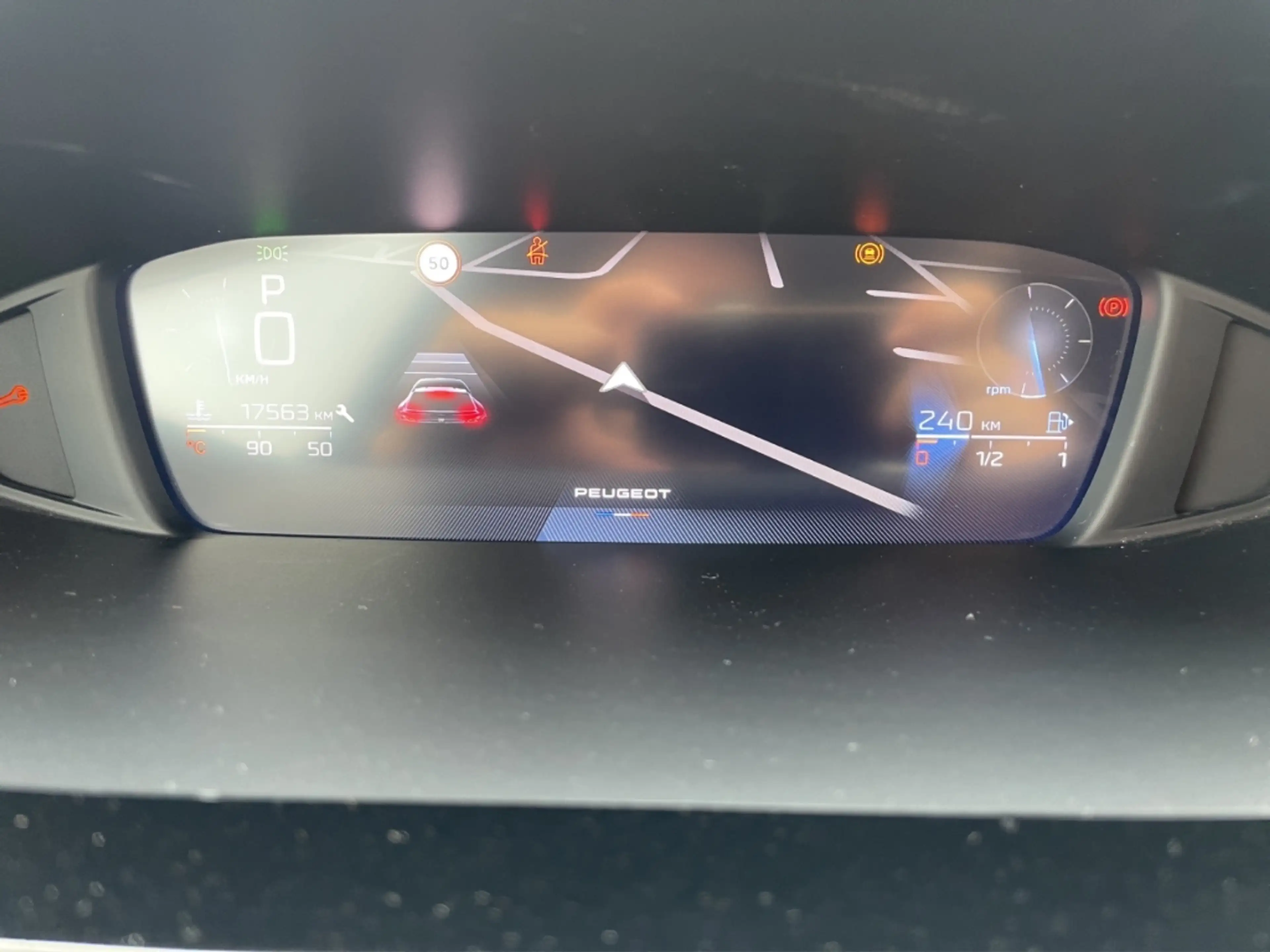 Peugeot 408 Allure PT 130 EAT8 Kamera LED ACC CarPlay — photo 15