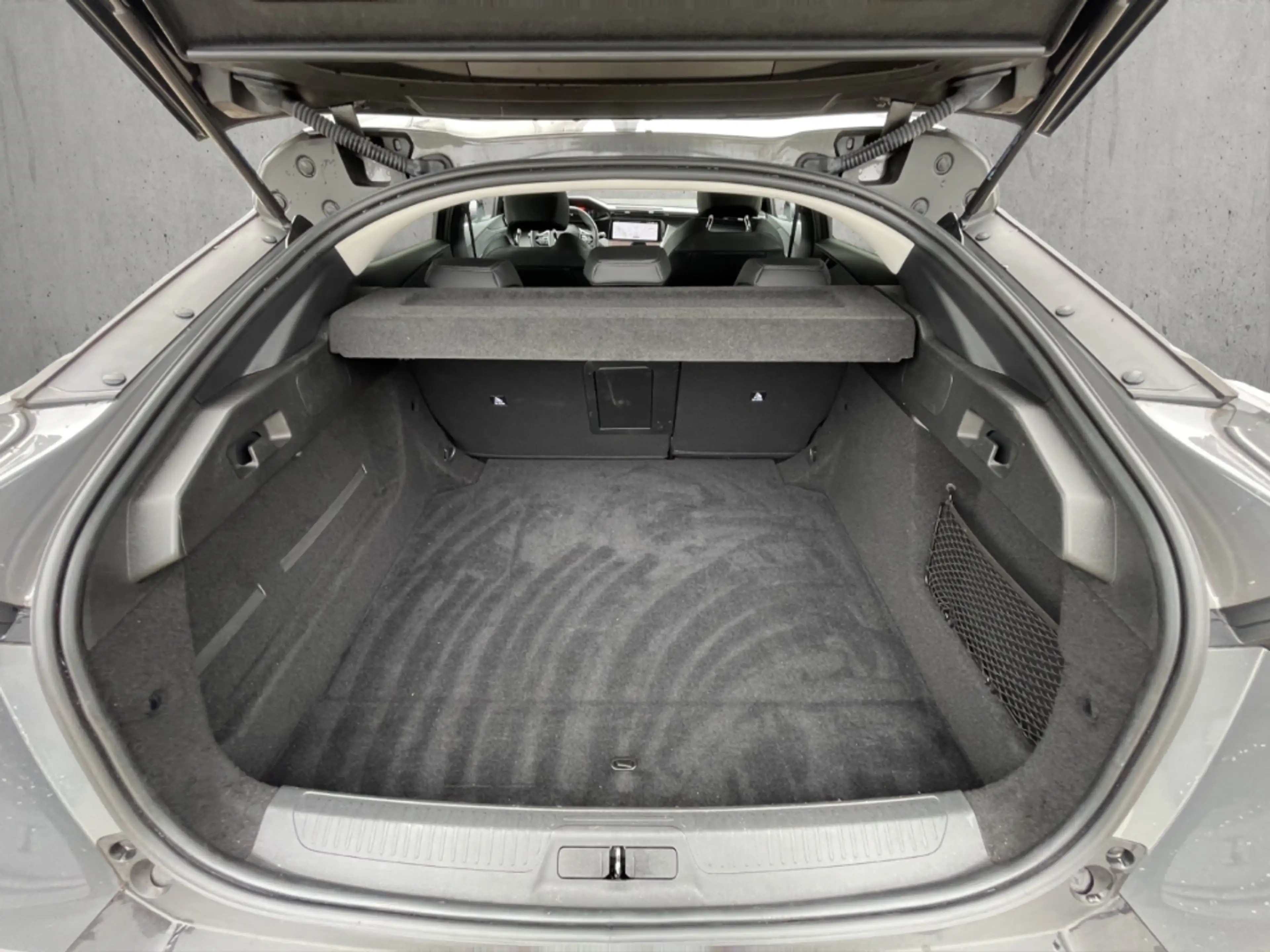 Peugeot 408 Allure PT 130 EAT8 Kamera LED ACC CarPlay — photo 7