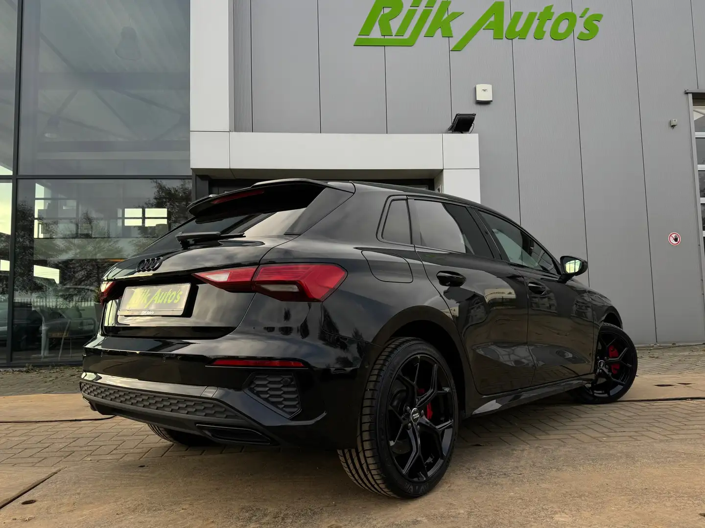 Audi A3 Sportback 45 TFSI e S edition Competition * Keyles Zwart - 2