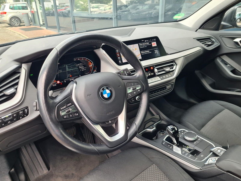 BMW 120 d Advantage - LC PRO - LED - PANO - CAM — photo 10