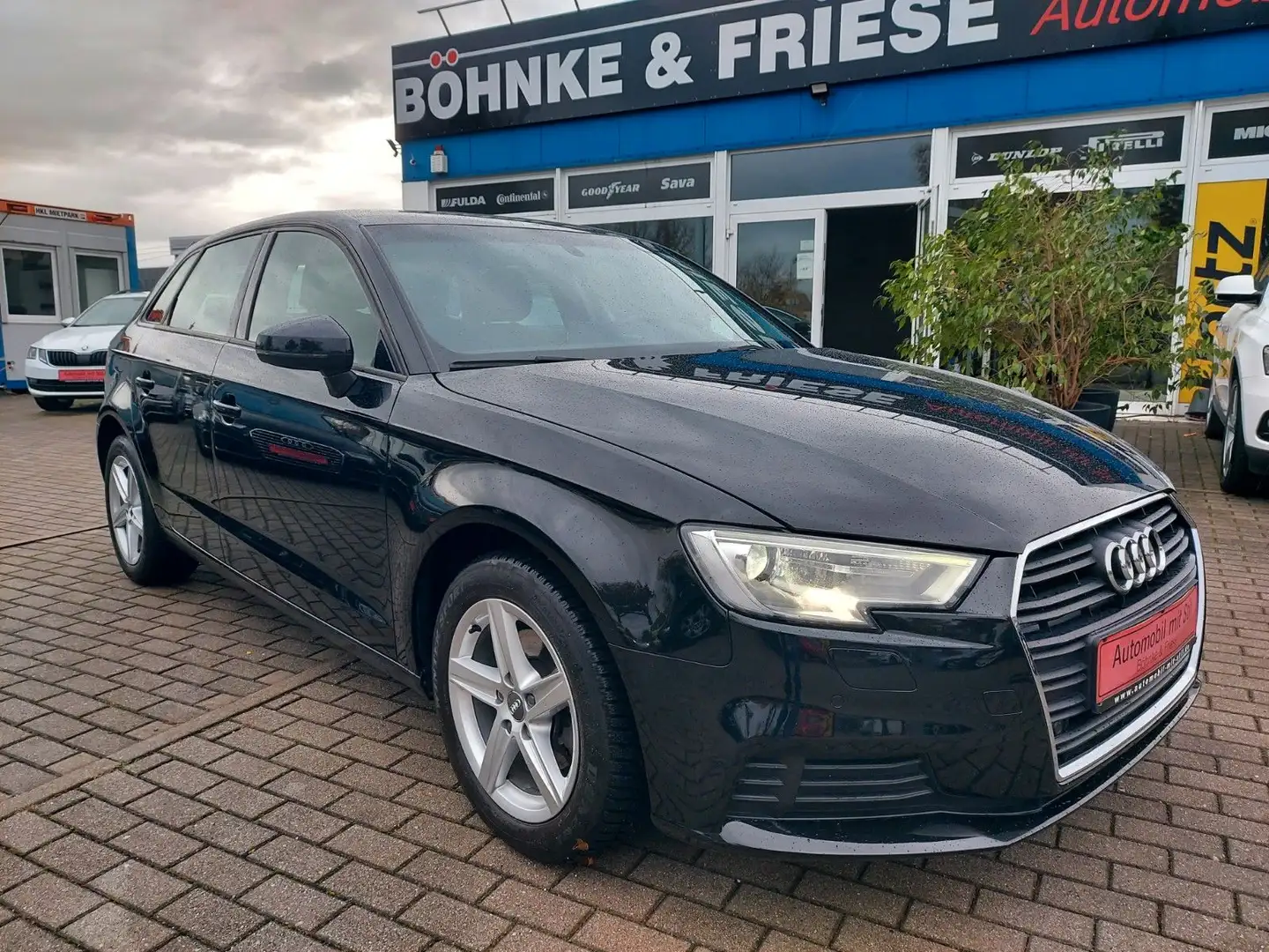 Audi A3 Sportback Xenon Navi Tempo PDC AHK Zwart - 1
