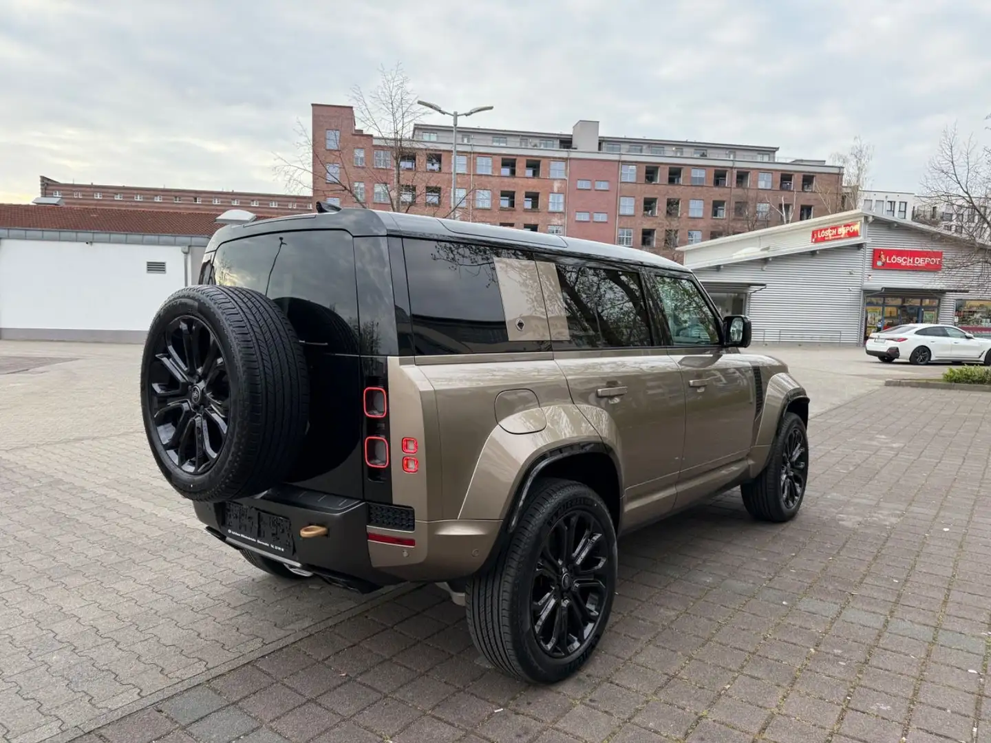 Land Rover Defender 4.4 P635 110 OCTA Petra Copper Brun - 2