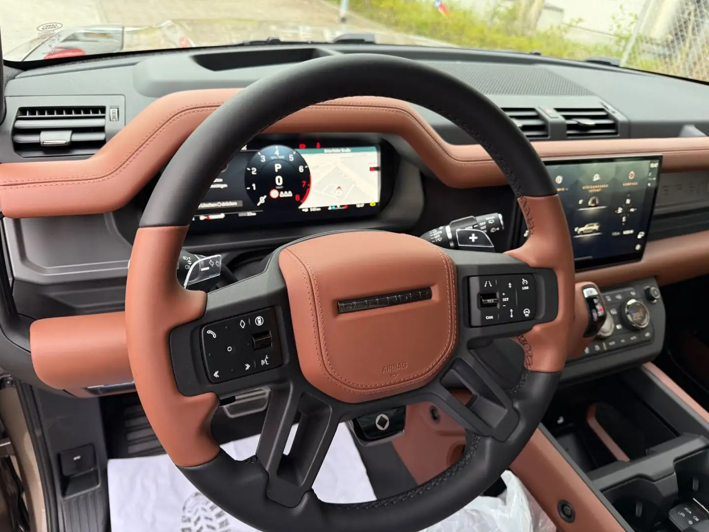 Land Rover Defender 4.4 P635 110 OCTA Petra Copper Brun - 2