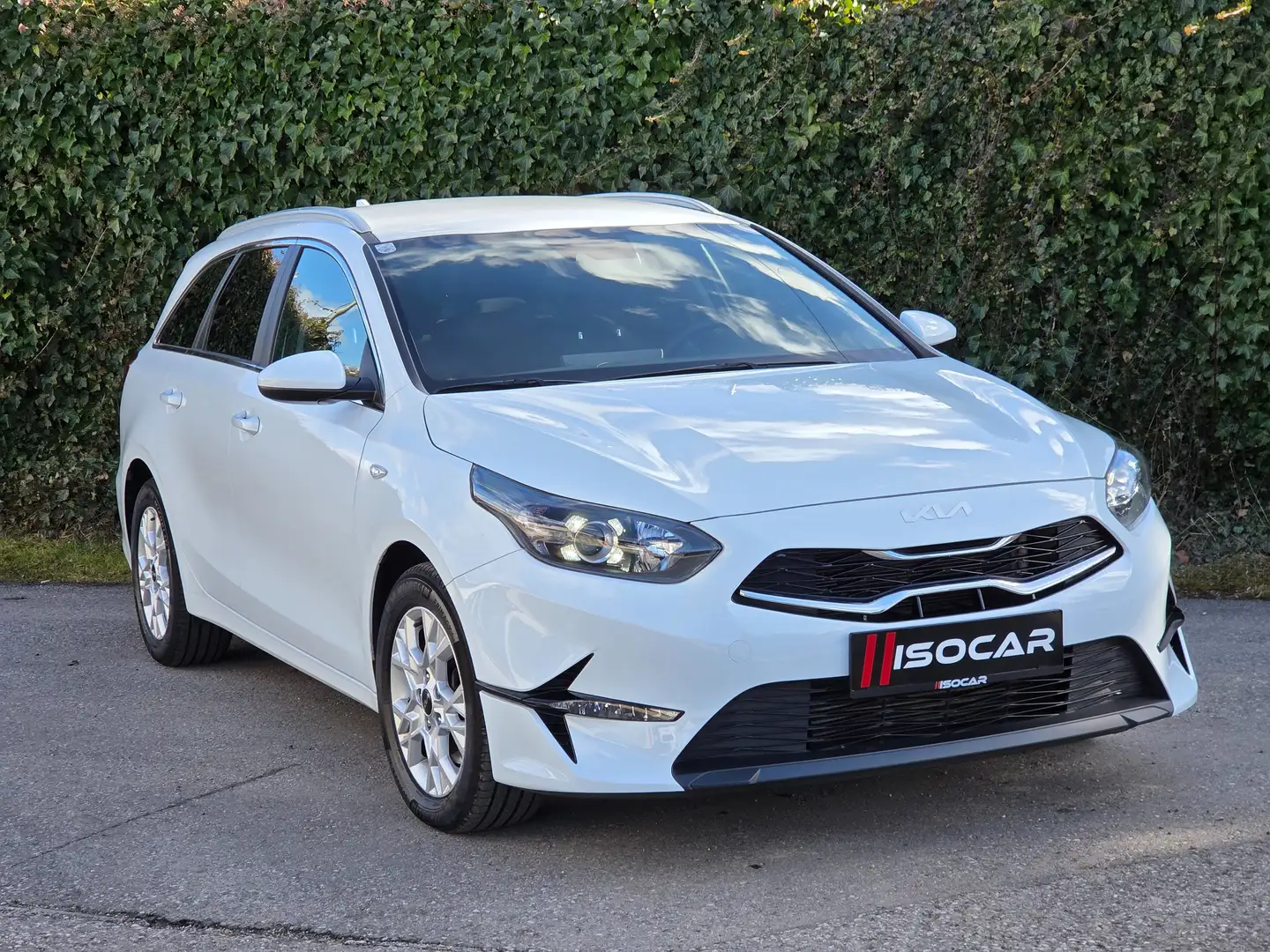 Kia Ceed SW / cee'd SW 1.6 CRDi / GARANTIE BIS 2029 / 1.HAND / KAMERA / Weiß - 1