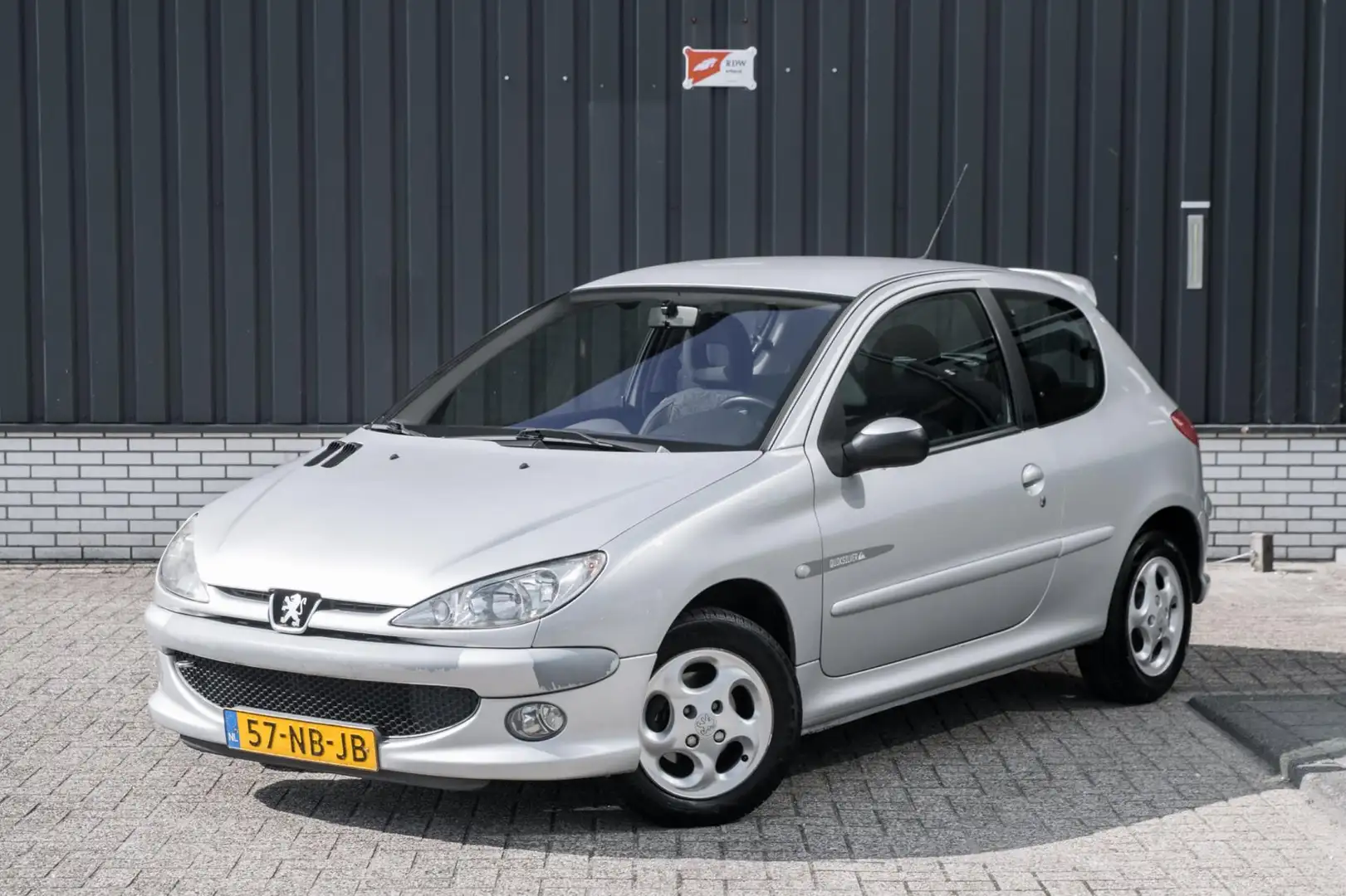 Peugeot 206 1.4 Quiksilver*Bluetooth*Climate Control* Grijs - 1