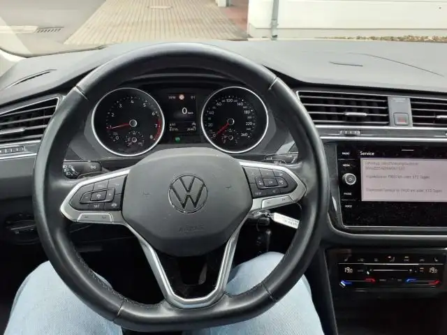 Volkswagen Tiguan view 5