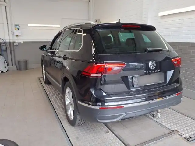 Volkswagen Tiguan view 3