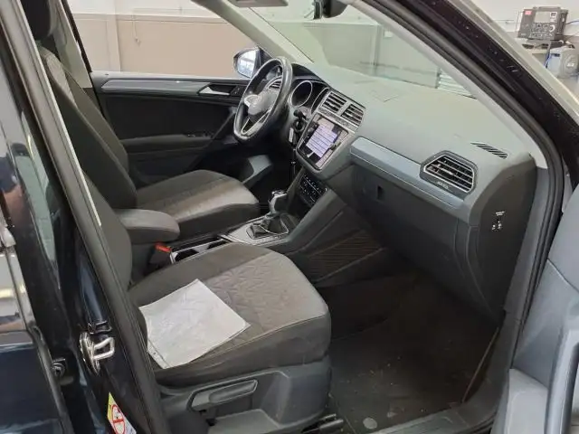 Volkswagen Tiguan view 4