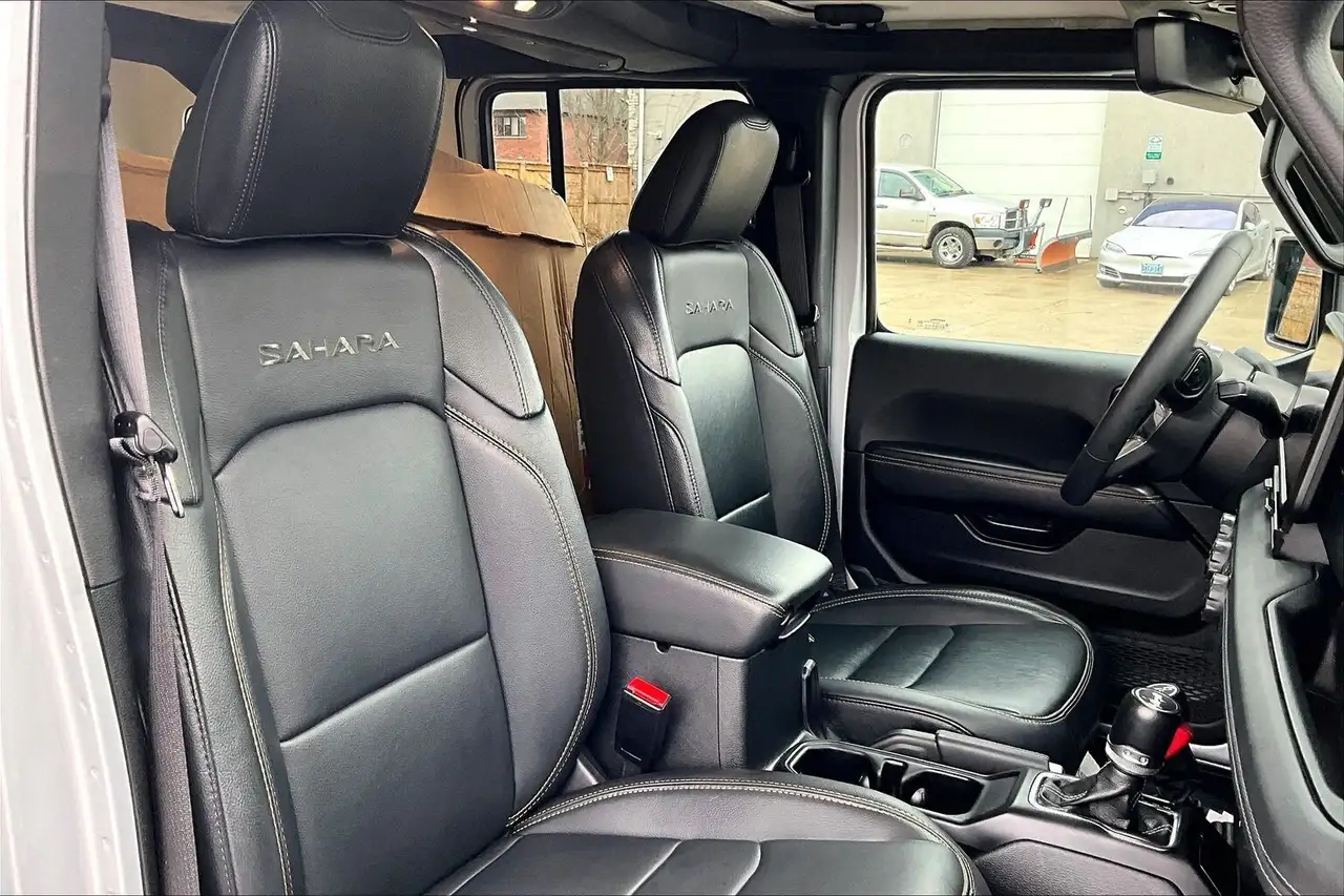 Jeep Wrangler снимка Jeep Wrangler