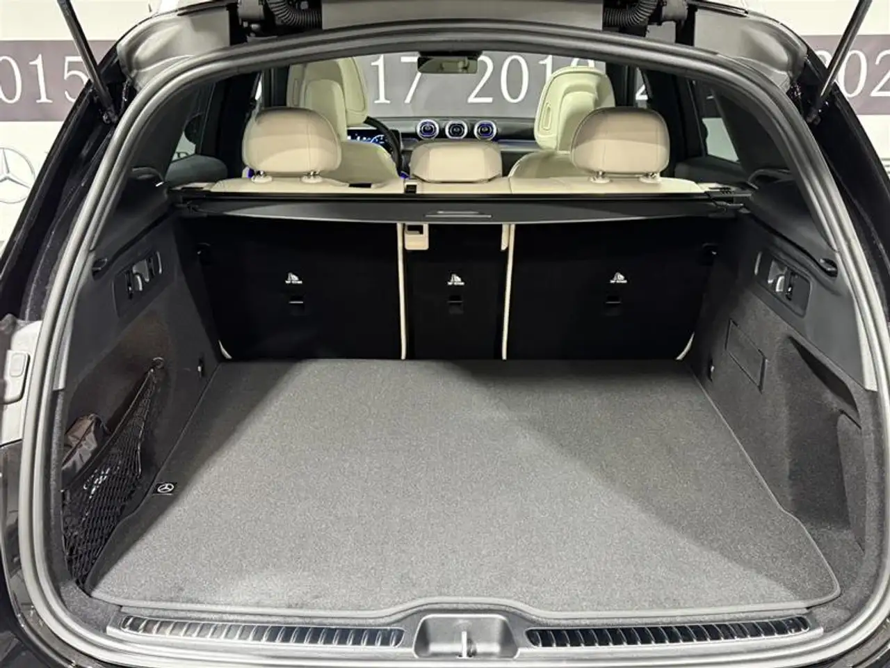 Mercedes-Benz GLC снимка Mercedes-Benz GLC