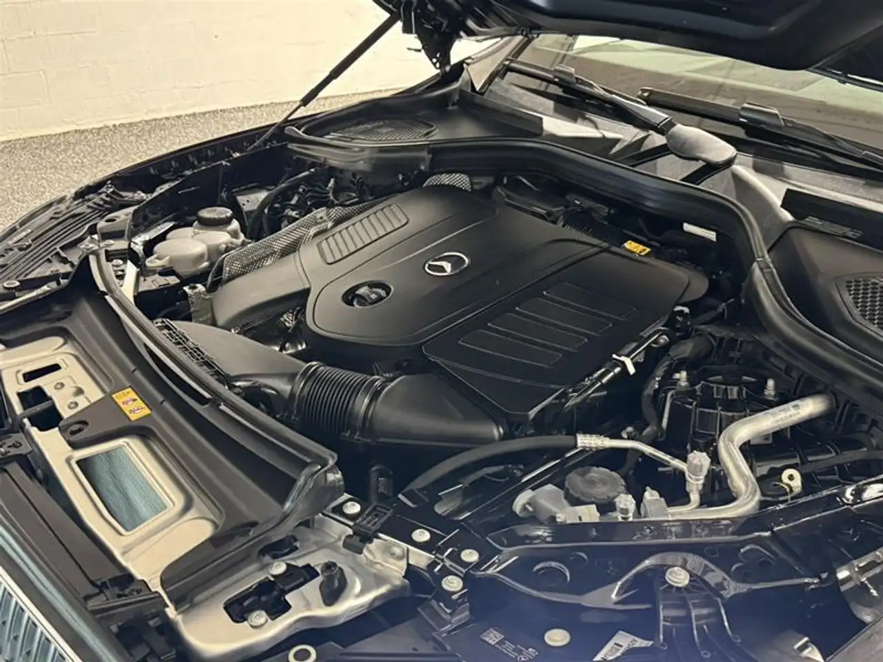 Mercedes-Benz GLC снимка Mercedes-Benz GLC