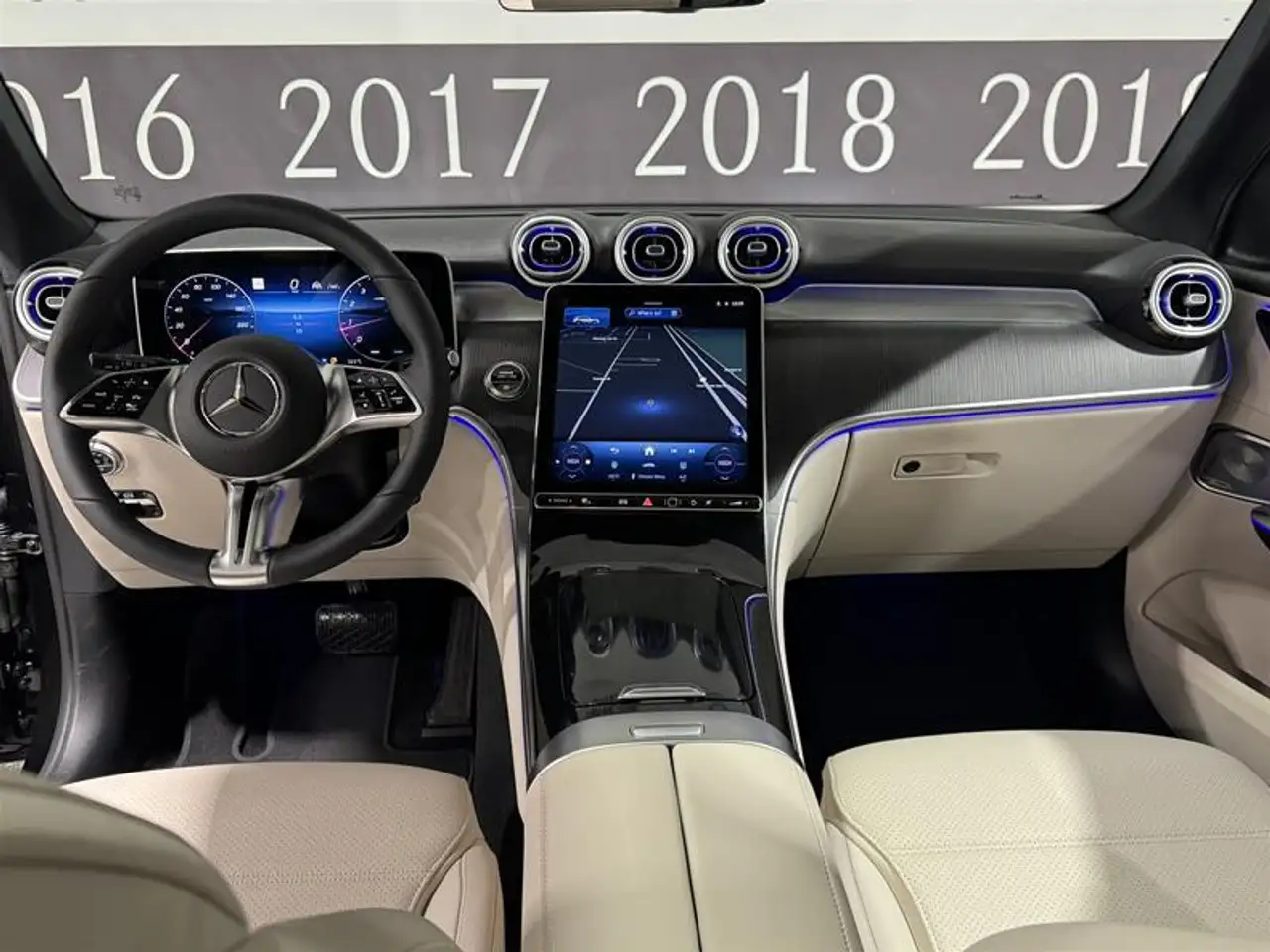 Mercedes-Benz GLC снимка Mercedes-Benz GLC