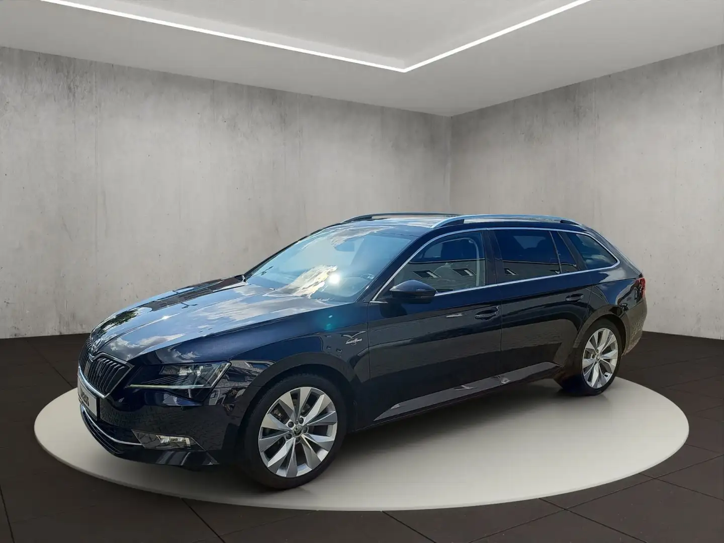 Skoda Superb Combi L&K 2.0 TDI SCR DSG Black - 1