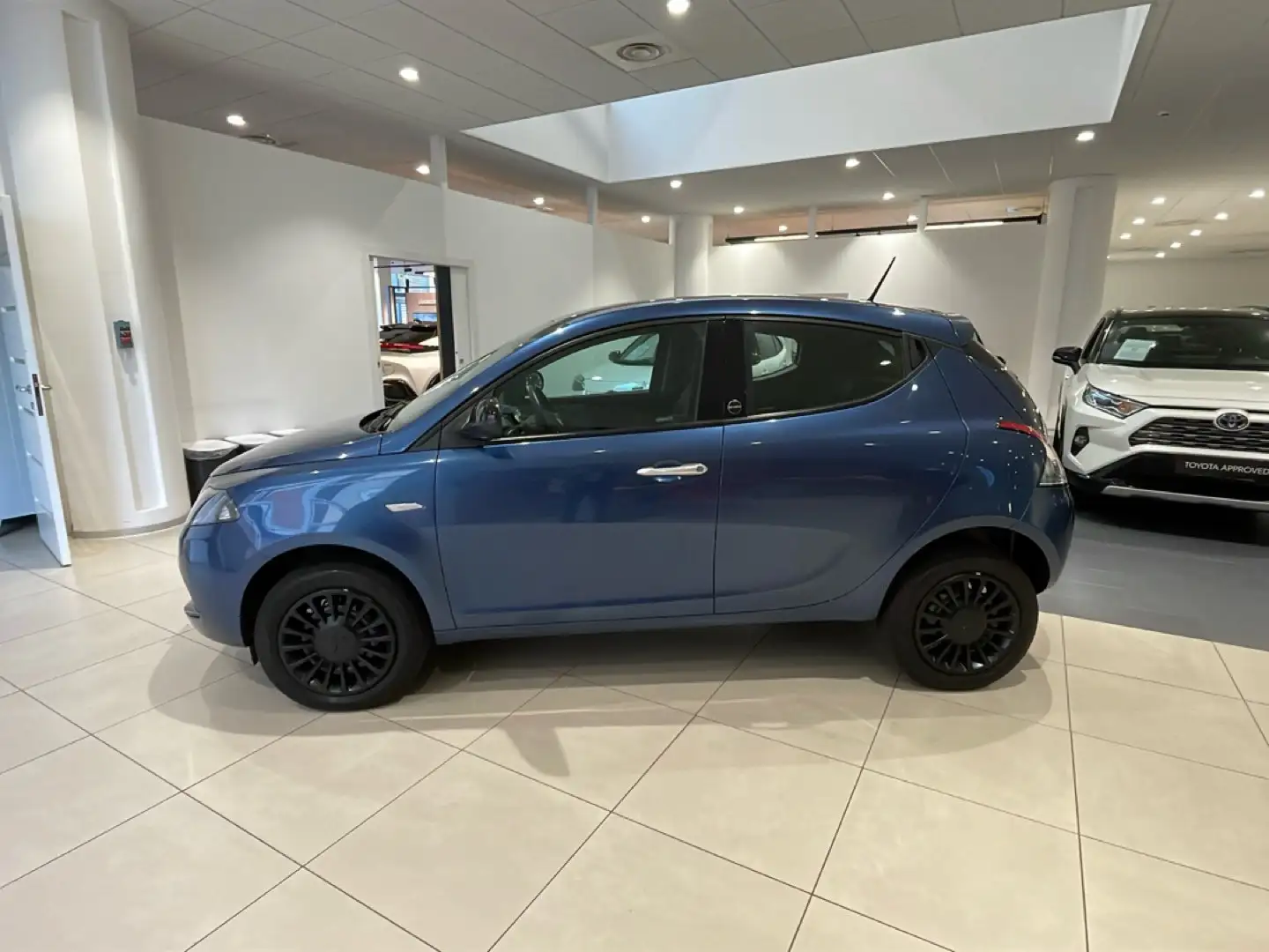 Lancia Ypsilon Ypsilon 0.9 TwinAir 5 porte Metano Ecochic Gold Blau - 2
