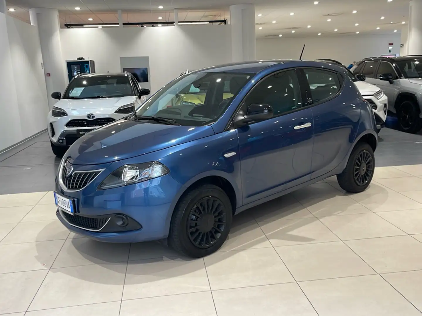 Lancia Ypsilon Ypsilon 0.9 TwinAir 5 porte Metano Ecochic Gold Blau - 1