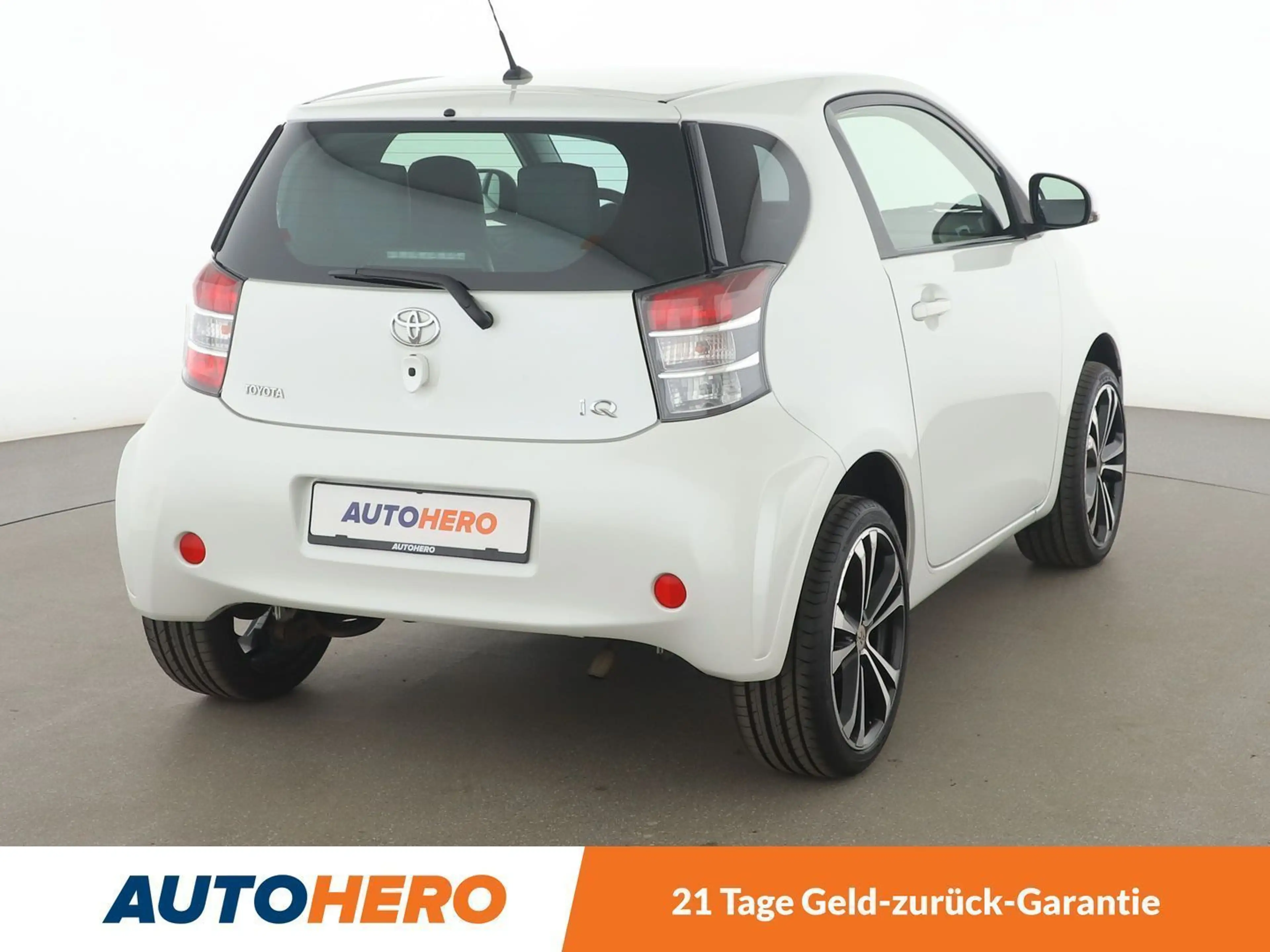 Toyota iQ 1.0 VVT-i*SHZ*ALU*KLIMA* — photo 6