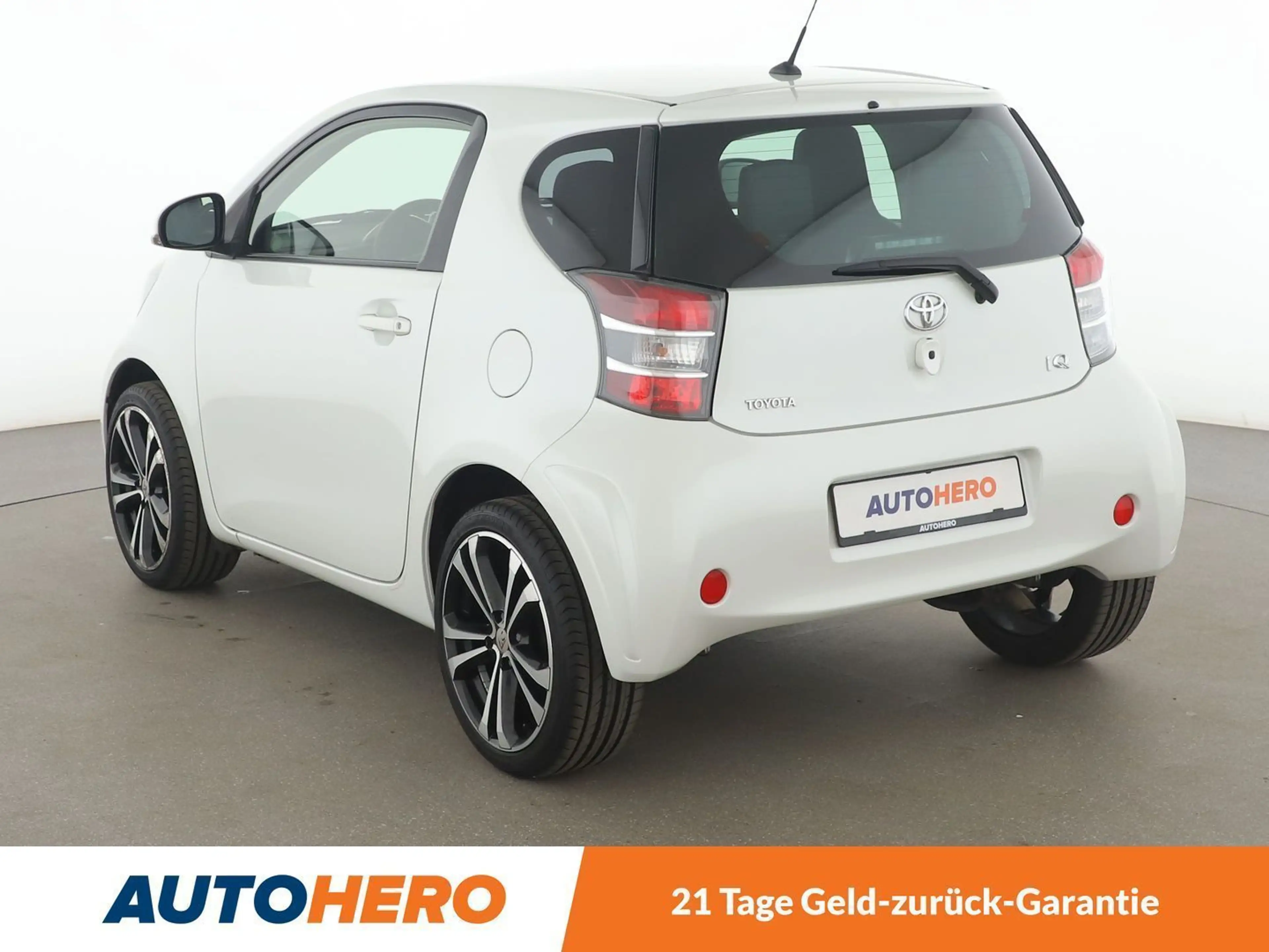 Toyota iQ 1.0 VVT-i*SHZ*ALU*KLIMA* — photo 4