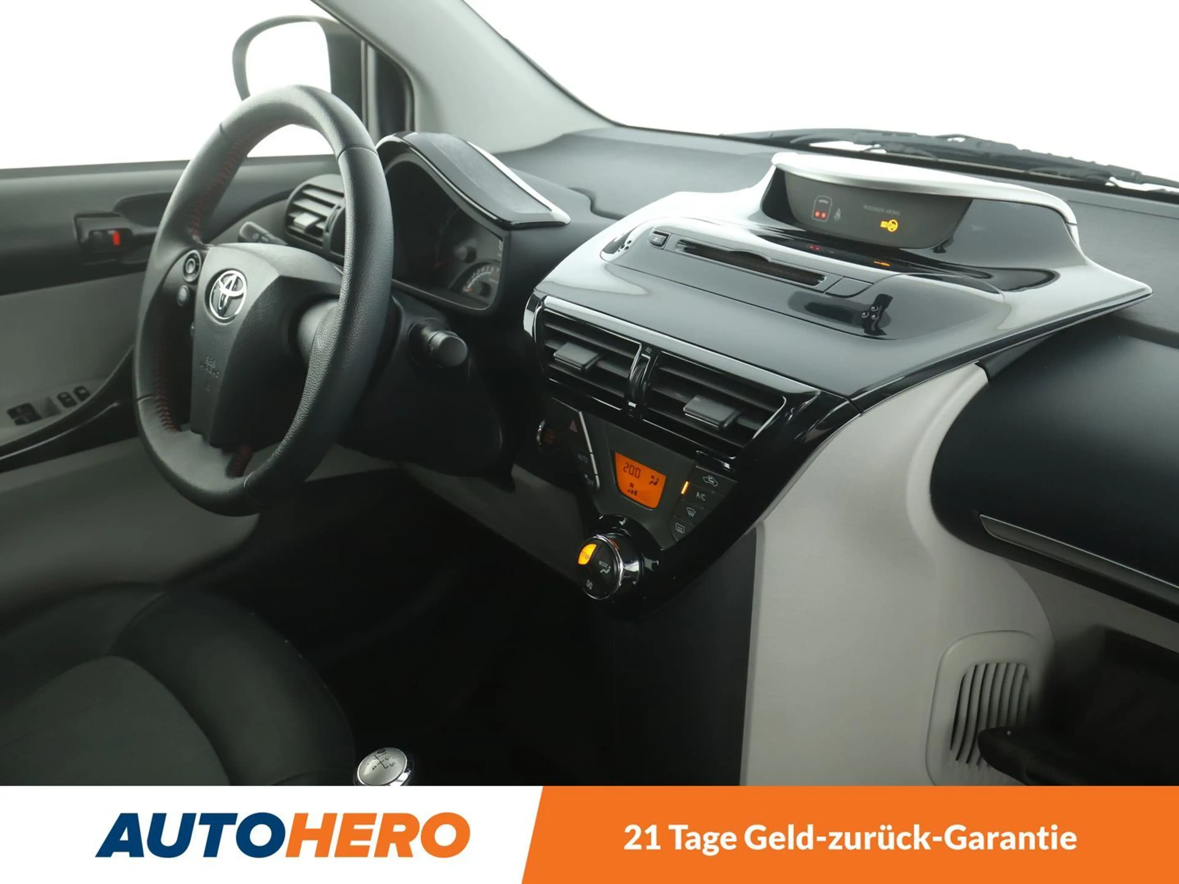 Toyota iQ 1.0 VVT-i*SHZ*ALU*KLIMA* — photo 13