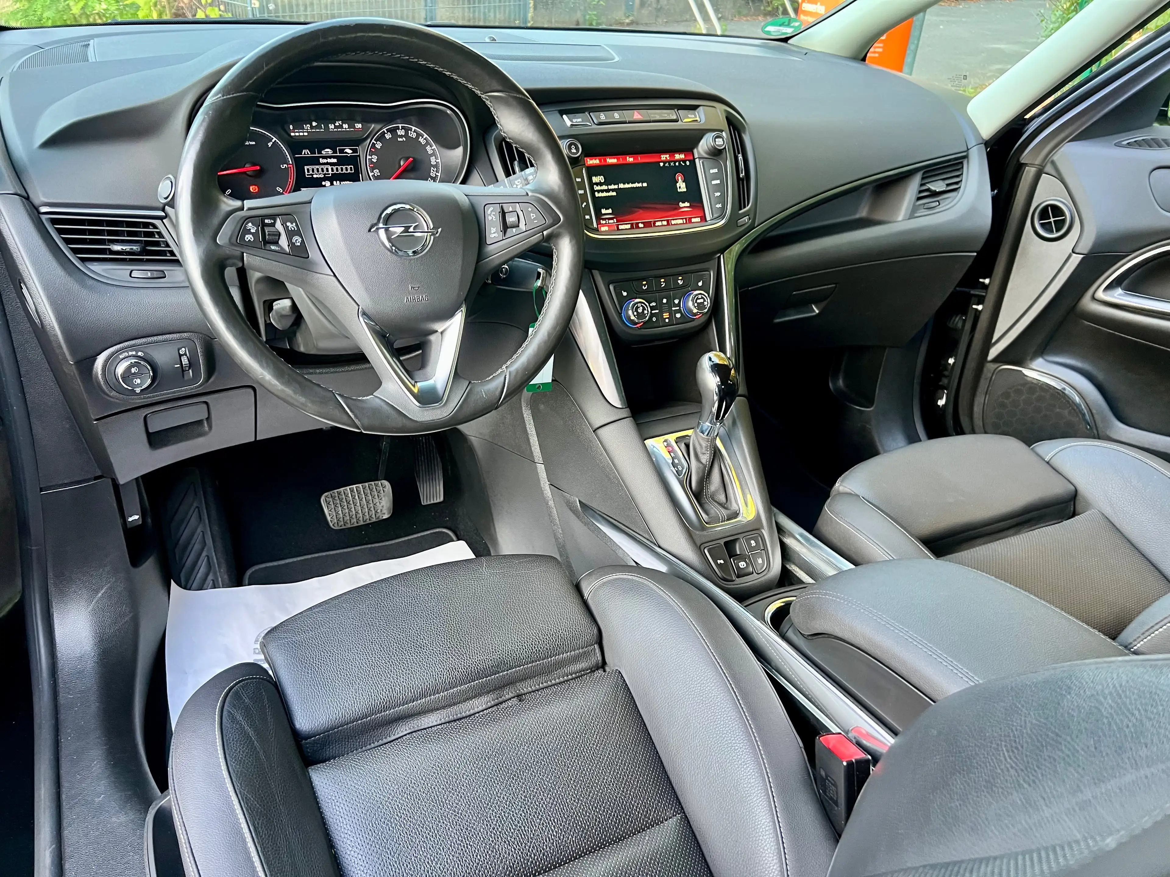 Opel Zafira Tourer Business Innovation — photo 11