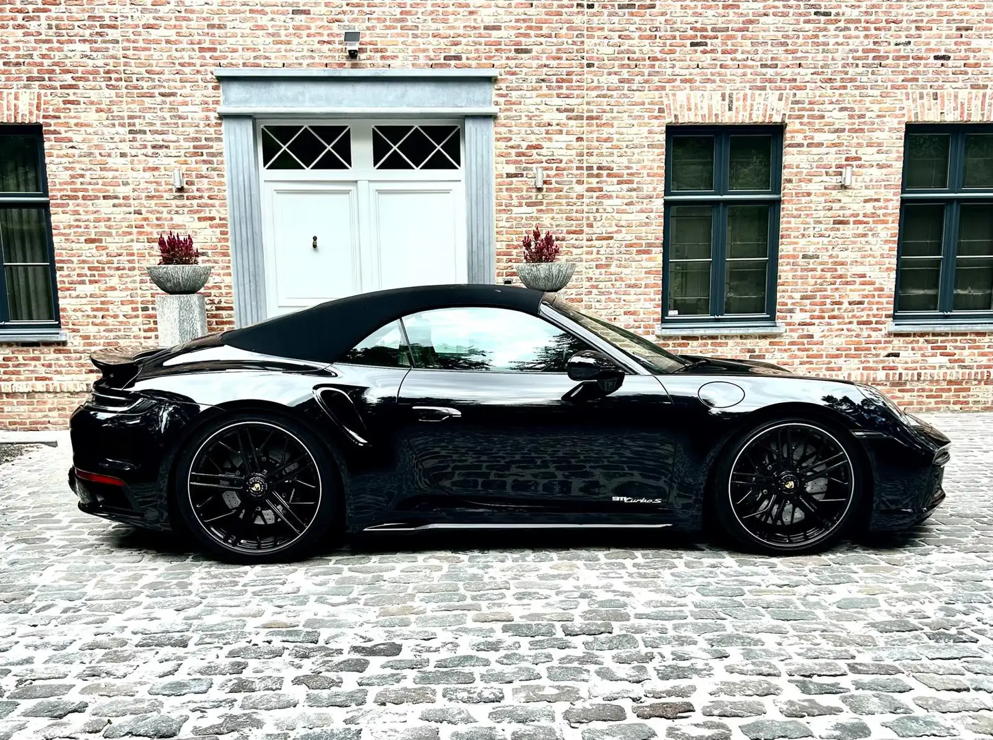 Porsche 992 Turbo S Cabrio,22, Exclusive Manufaktur Schwarz - 1