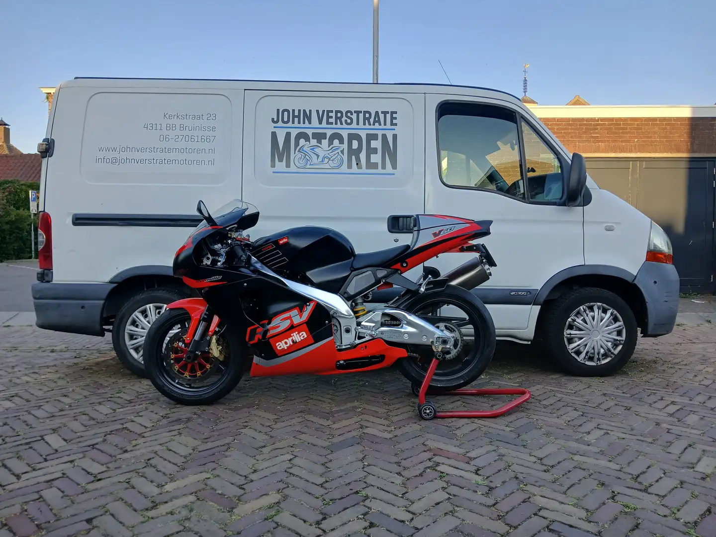Aprilia RSV Mille Zwart - 1
