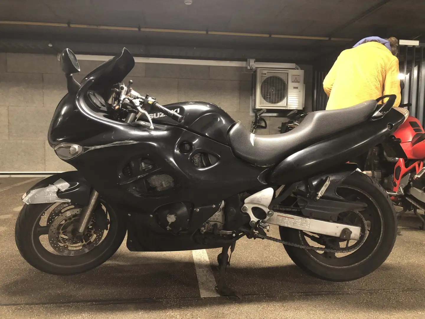 Suzuki GSX 750 F Zwart - 1