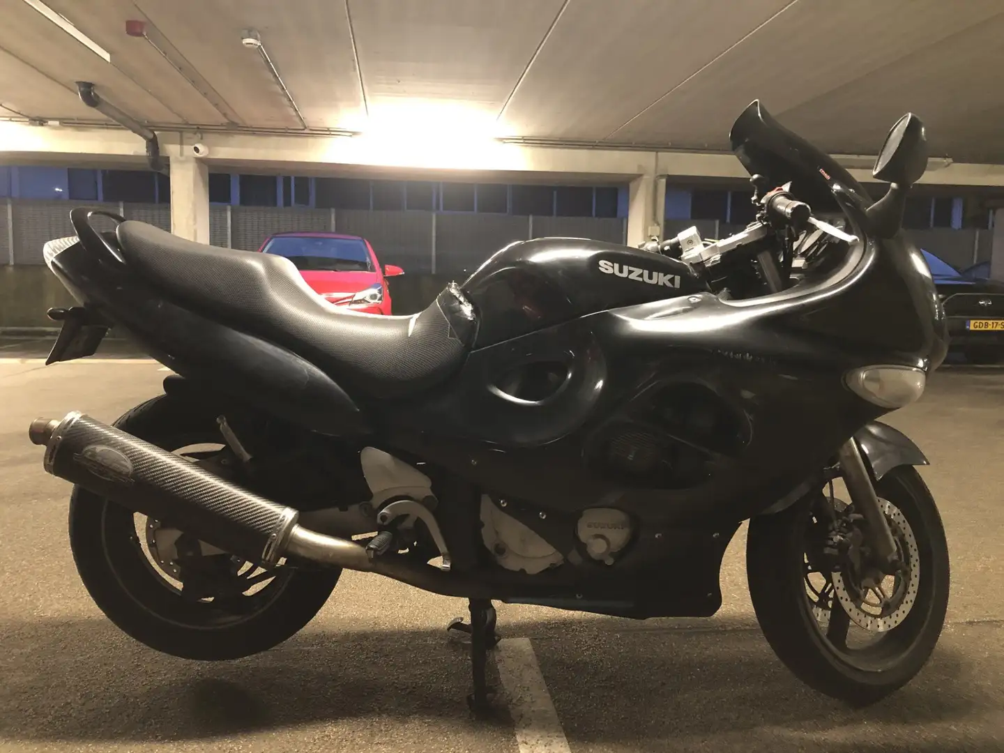 Suzuki GSX 750 F Zwart - 2