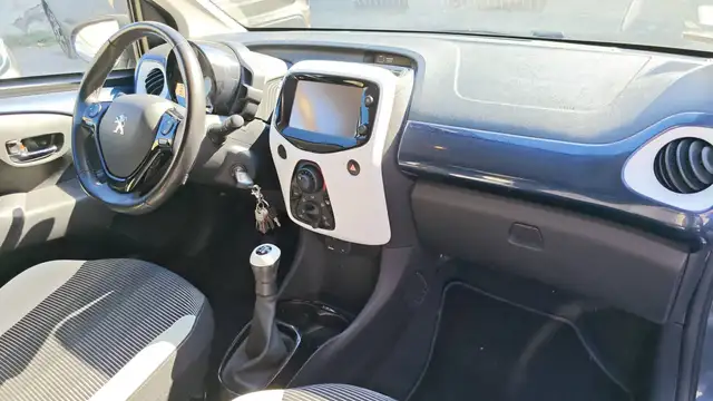 Peugeot 108 view 10