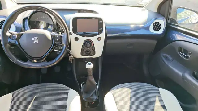 Peugeot 108 view 11